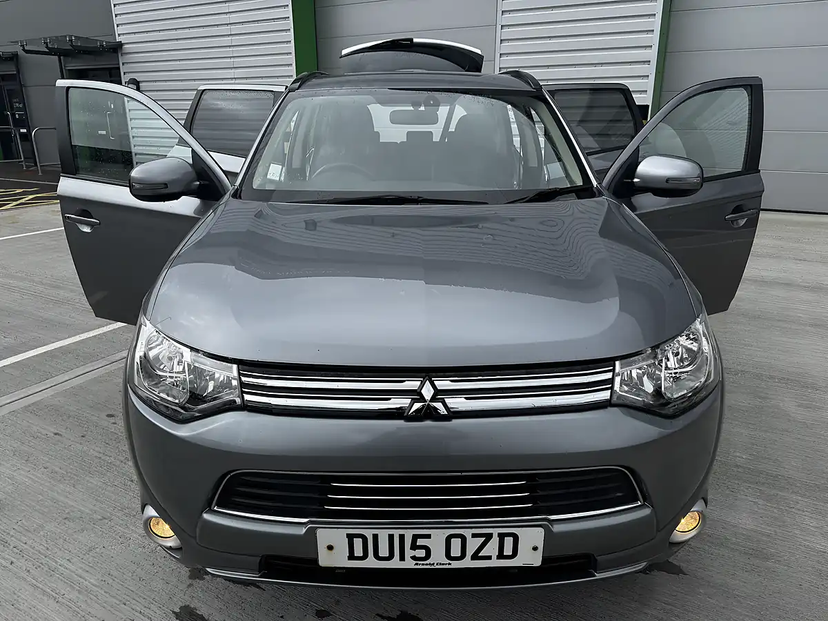 Used 2015 Mitsubishi Outlander GX3h Grey - Interior and Exterior details 15
