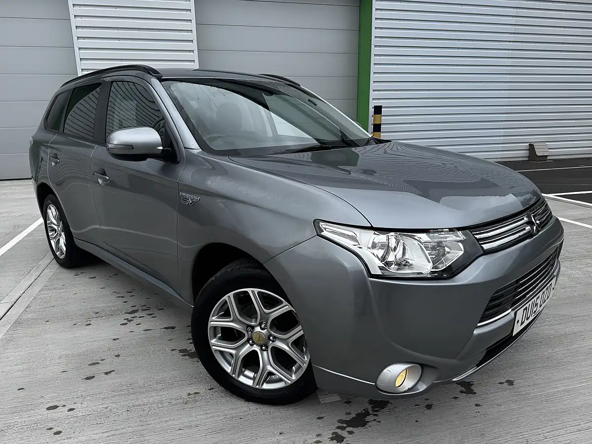 Used 2015 Mitsubishi Outlander GX3h Grey - Interior and Exterior details 2