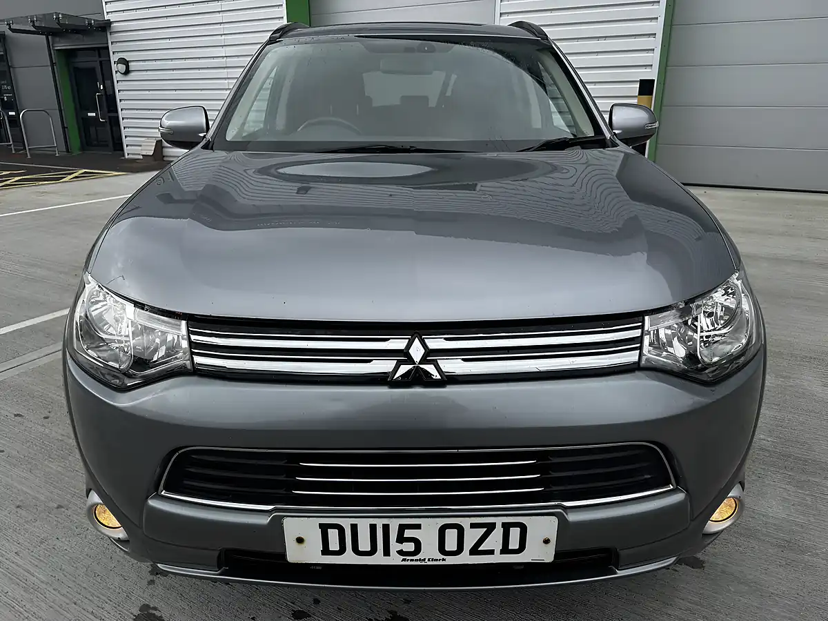 Used 2015 Mitsubishi Outlander GX3h Grey - Interior and Exterior details 3