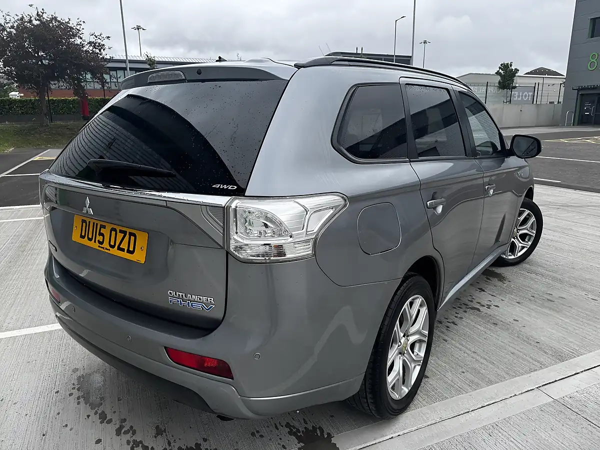 Used 2015 Mitsubishi Outlander GX3h Grey - Interior and Exterior details 7