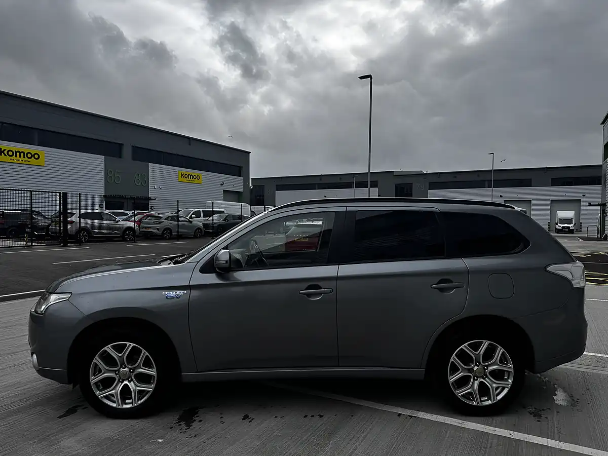 Used 2015 Mitsubishi Outlander GX3h Grey - Interior and Exterior details 8