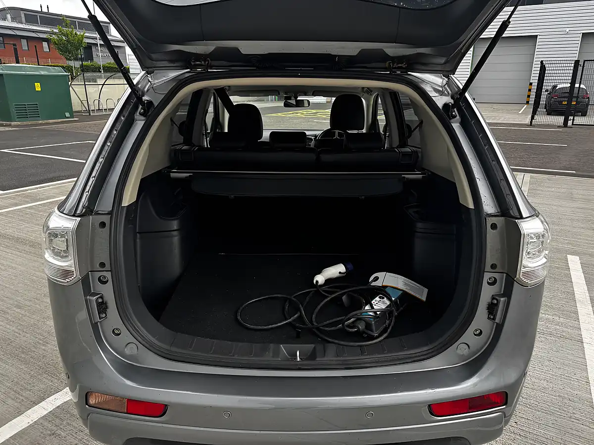 Used 2015 Mitsubishi Outlander GX3h Grey - Interior and Exterior details 9