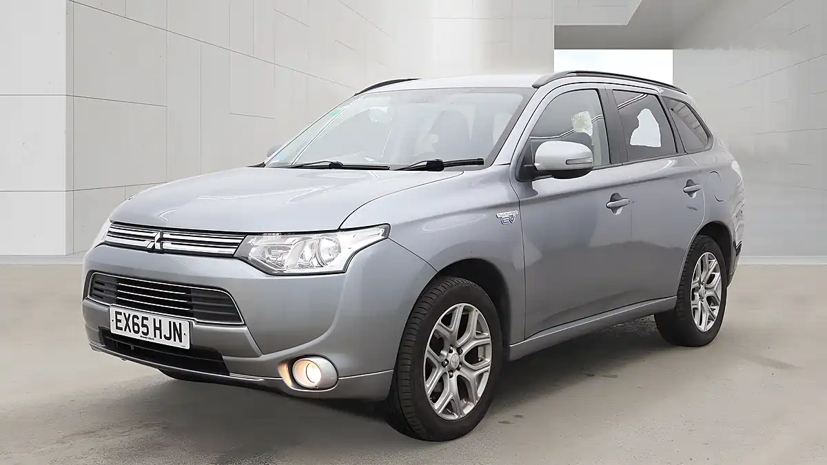 Used 2015 Mitsubishi Outlander GX3h Grey - Interior and Exterior details 2