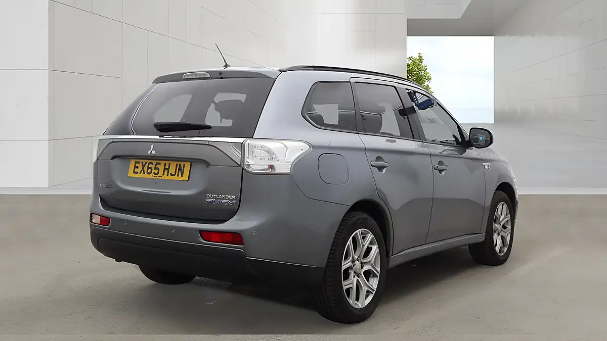 Used 2015 Mitsubishi Outlander GX3h Grey - Interior and Exterior details 3