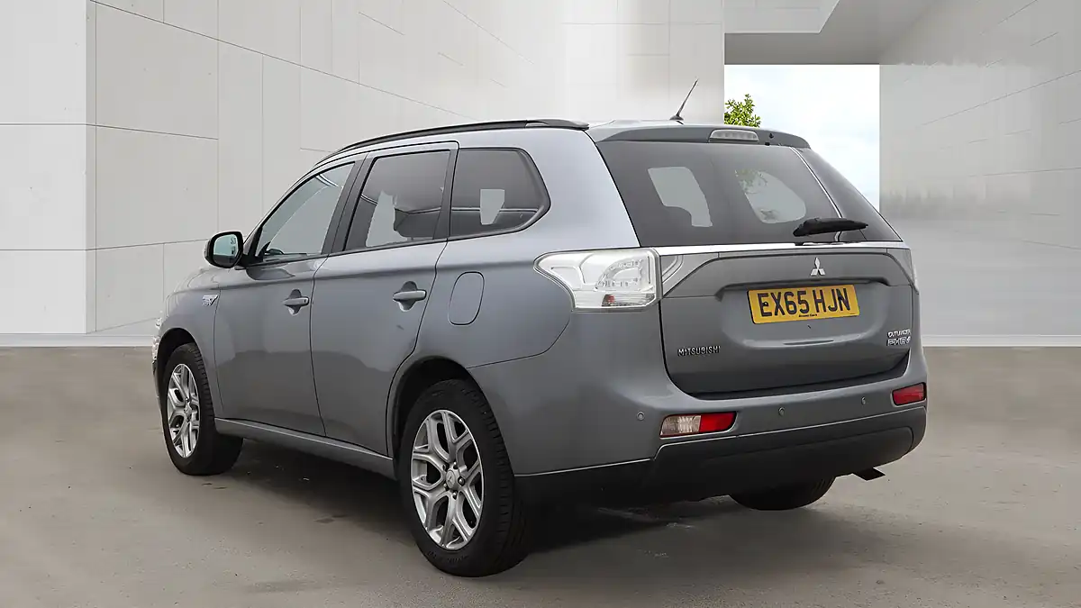 Used 2015 Mitsubishi Outlander GX3h Grey - Interior and Exterior details 4