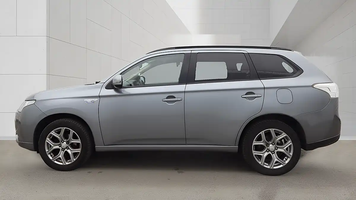 Used 2015 Mitsubishi Outlander GX3h Grey - Interior and Exterior details 6
