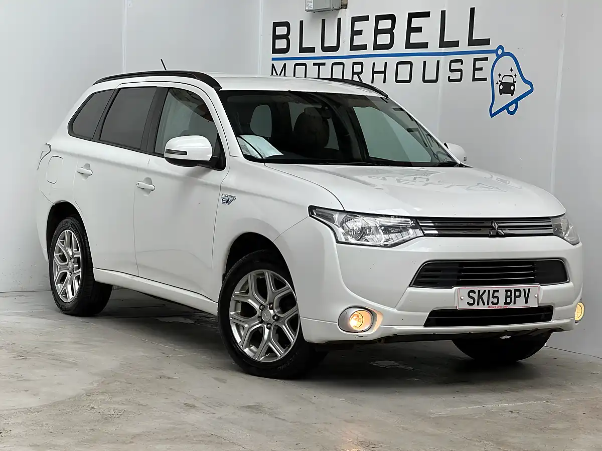 Used 2015 Mitsubishi Outlander GX3h White - Front View