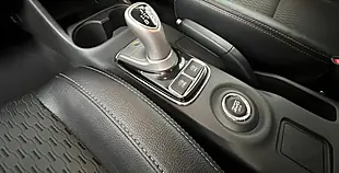 Used 2015 Mitsubishi Outlander GX3h White - Interior and Exterior details 10