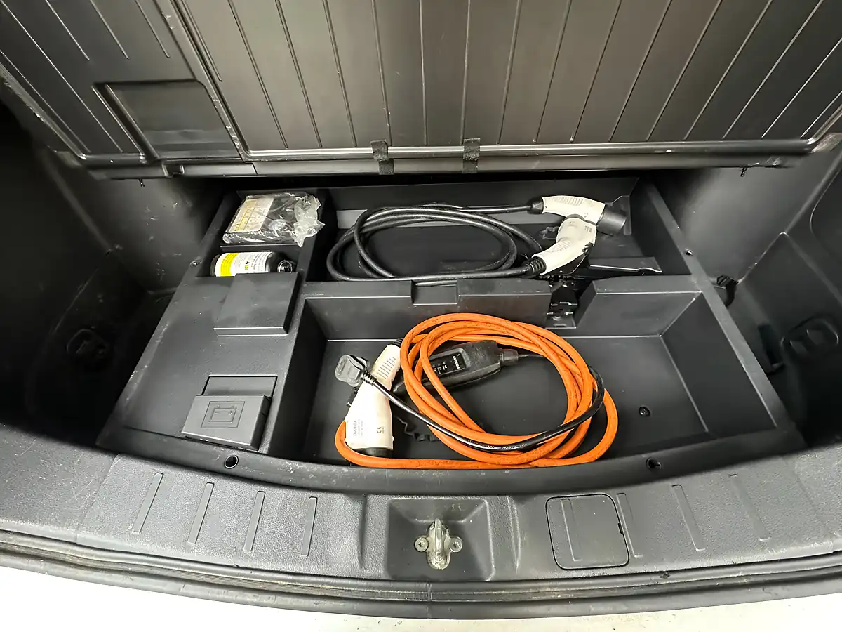 Used 2015 Mitsubishi Outlander GX3h White - Interior and Exterior details 19