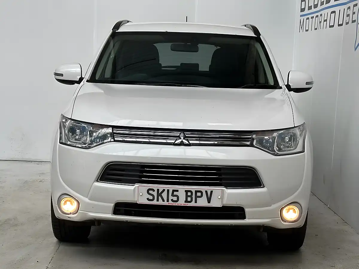 Used 2015 Mitsubishi Outlander GX3h White - Interior and Exterior details 2