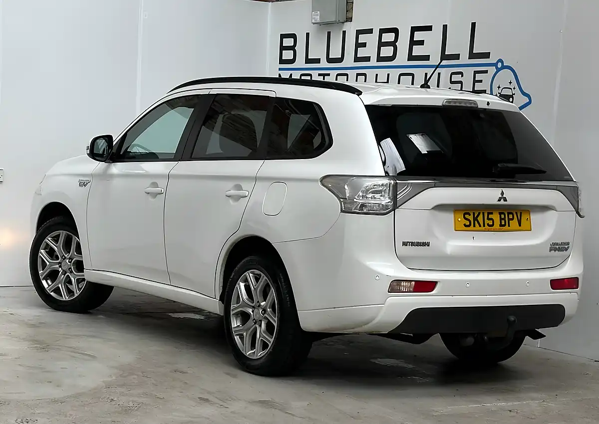 Used 2015 Mitsubishi Outlander GX3h White - Interior and Exterior details 5