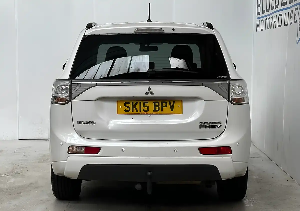 Used 2015 Mitsubishi Outlander GX3h White - Interior and Exterior details 6