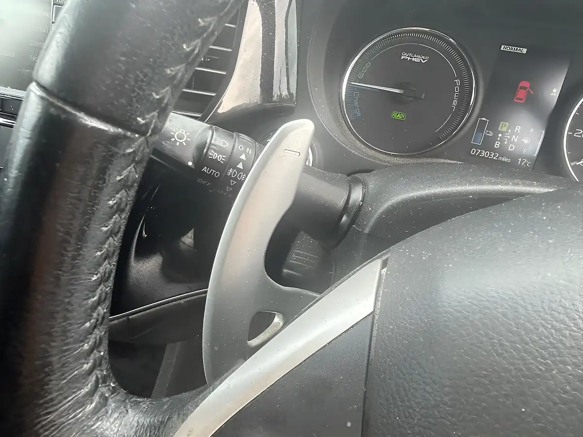 Used 2015 Mitsubishi Outlander GX4h Black - Interior and Exterior details 10