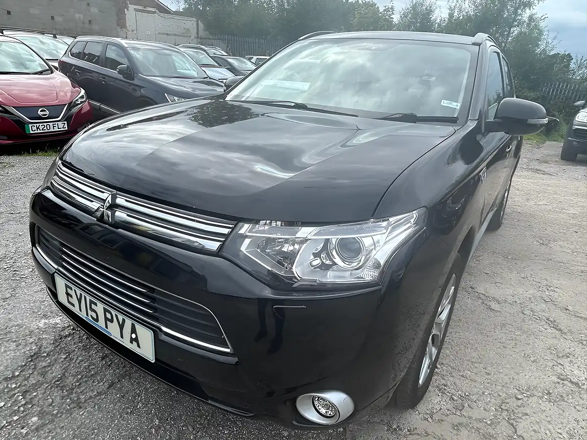 Used 2015 Mitsubishi Outlander GX4h Black - Interior and Exterior details 3