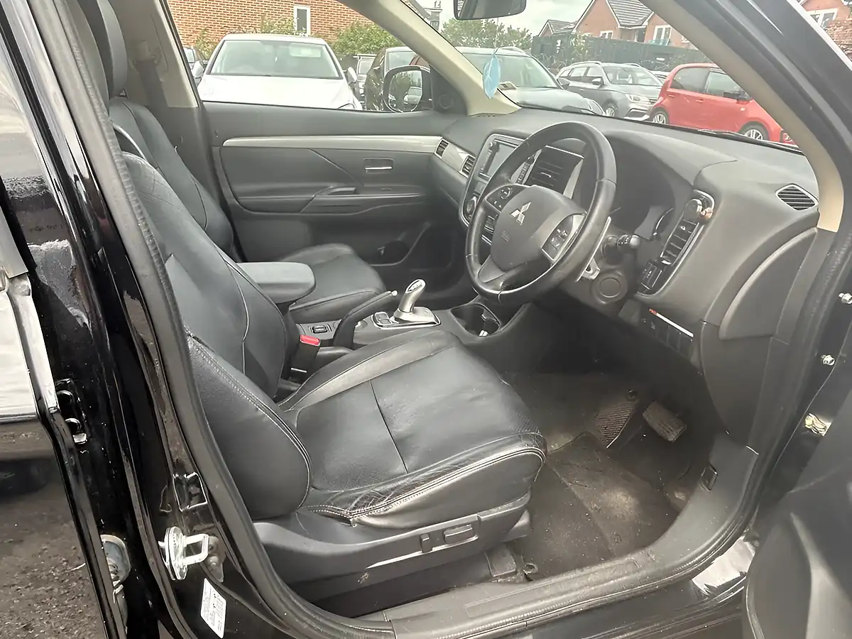 Used 2015 Mitsubishi Outlander GX4h Black - Interior and Exterior details 8