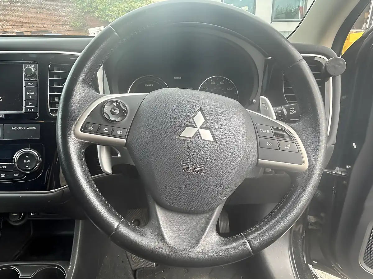 Used 2015 Mitsubishi Outlander GX4h Black - Interior and Exterior details 9
