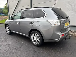 Used 2015 Mitsubishi Outlander GX4h Grey - Interior and Exterior details 11