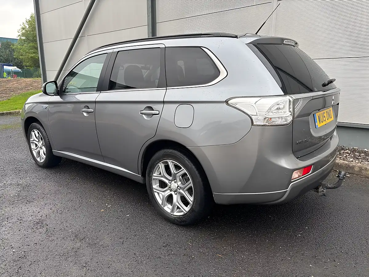 Used 2015 Mitsubishi Outlander GX4h Grey - Interior and Exterior details 11