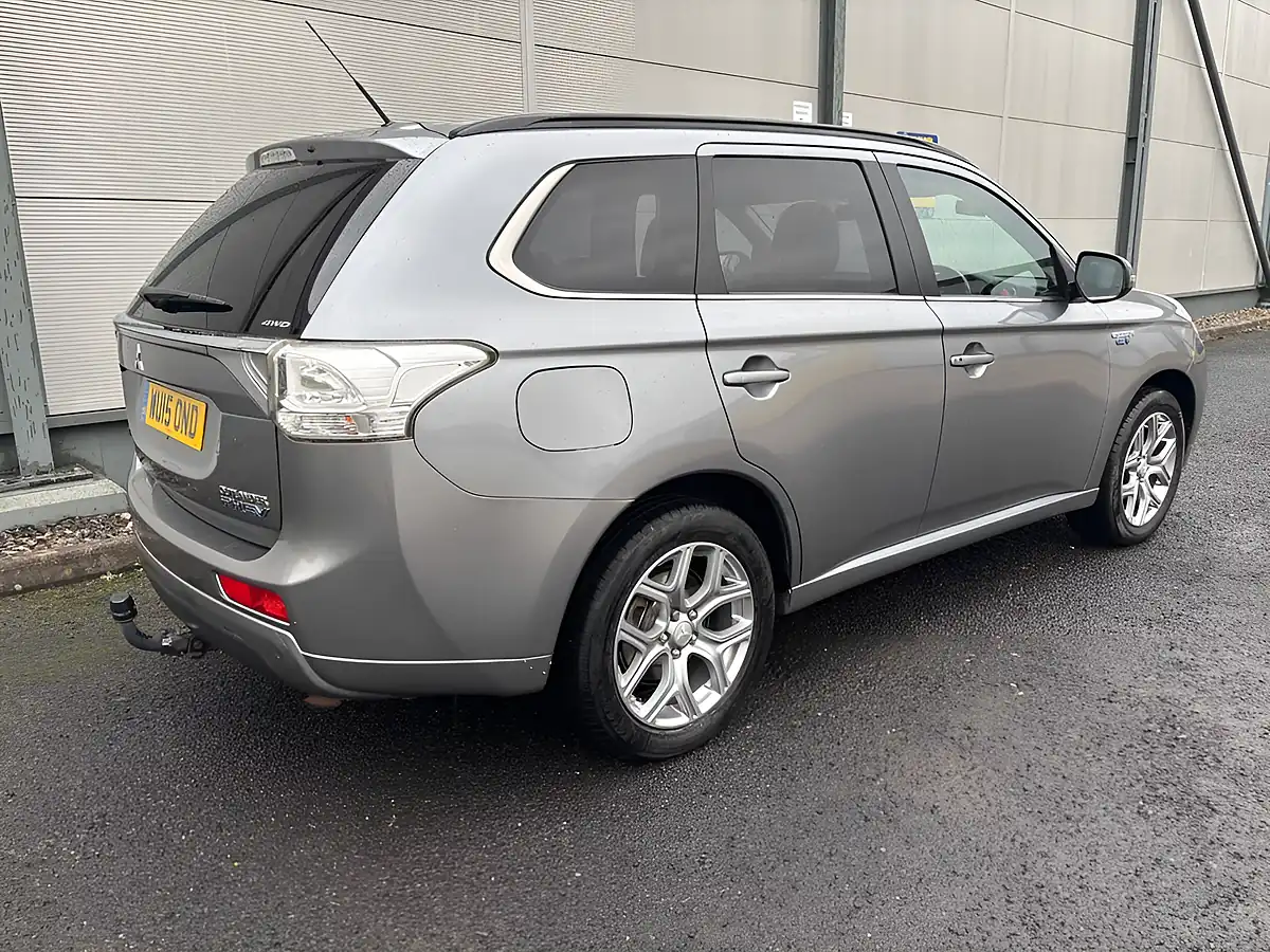 Used 2015 Mitsubishi Outlander GX4h Grey - Interior and Exterior details 12