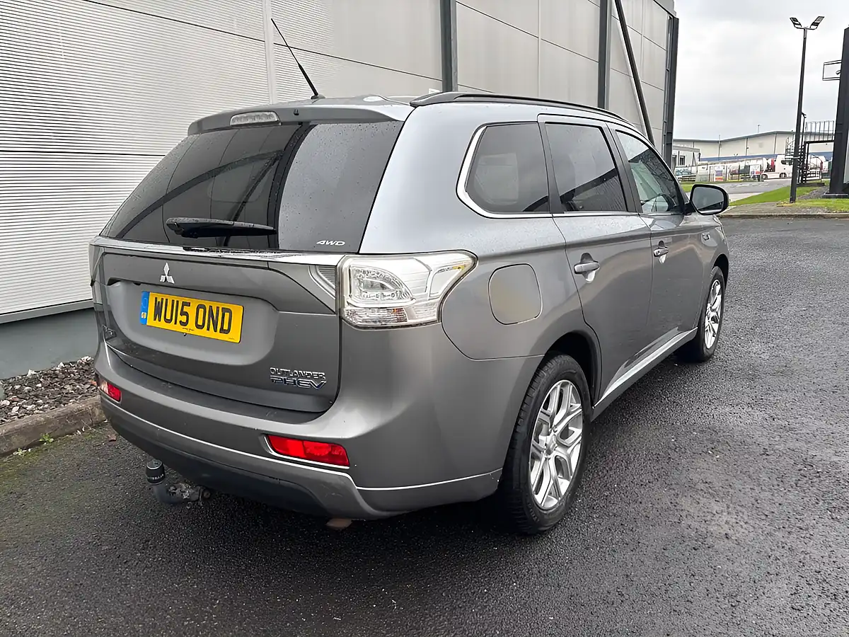 Used 2015 Mitsubishi Outlander GX4h Grey - Interior and Exterior details 13
