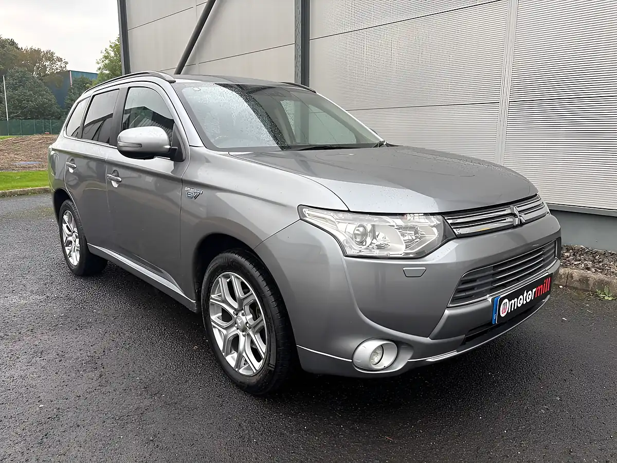 Used 2015 Mitsubishi Outlander GX4h Grey - Interior and Exterior details 3