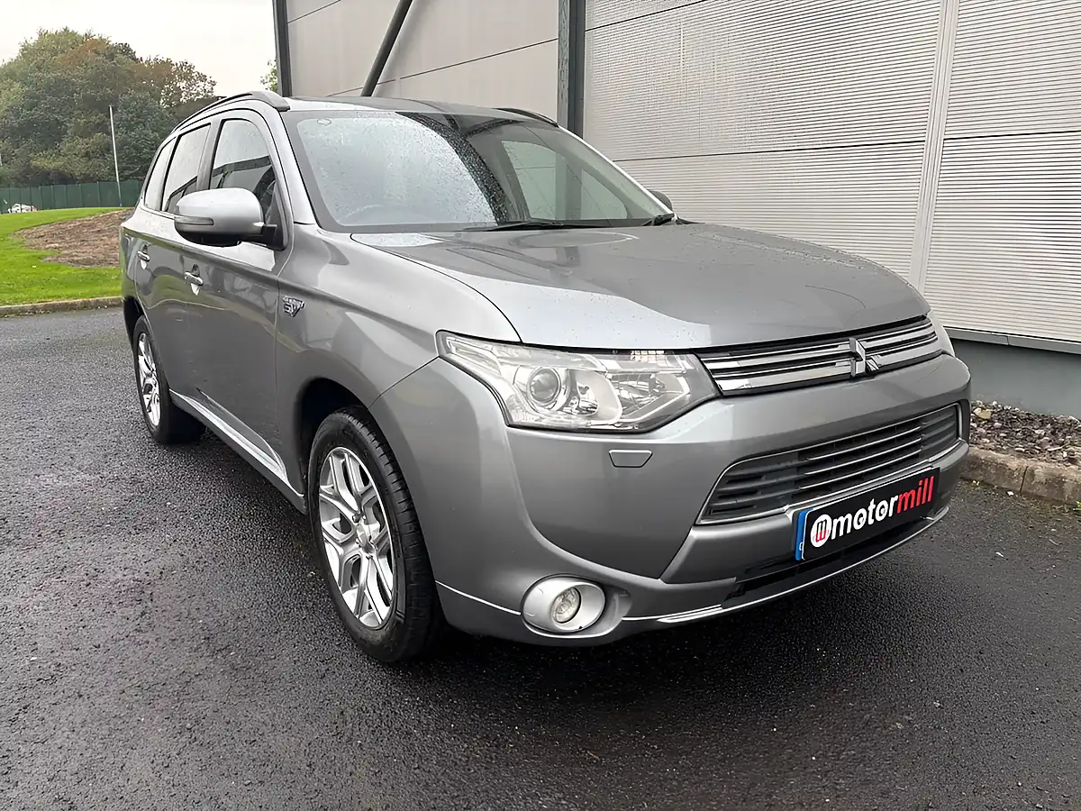 Used 2015 Mitsubishi Outlander GX4h Grey - Interior and Exterior details 4