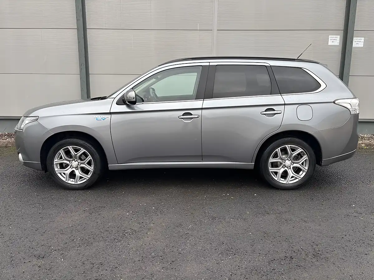 Used 2015 Mitsubishi Outlander GX4h Grey - Interior and Exterior details 6