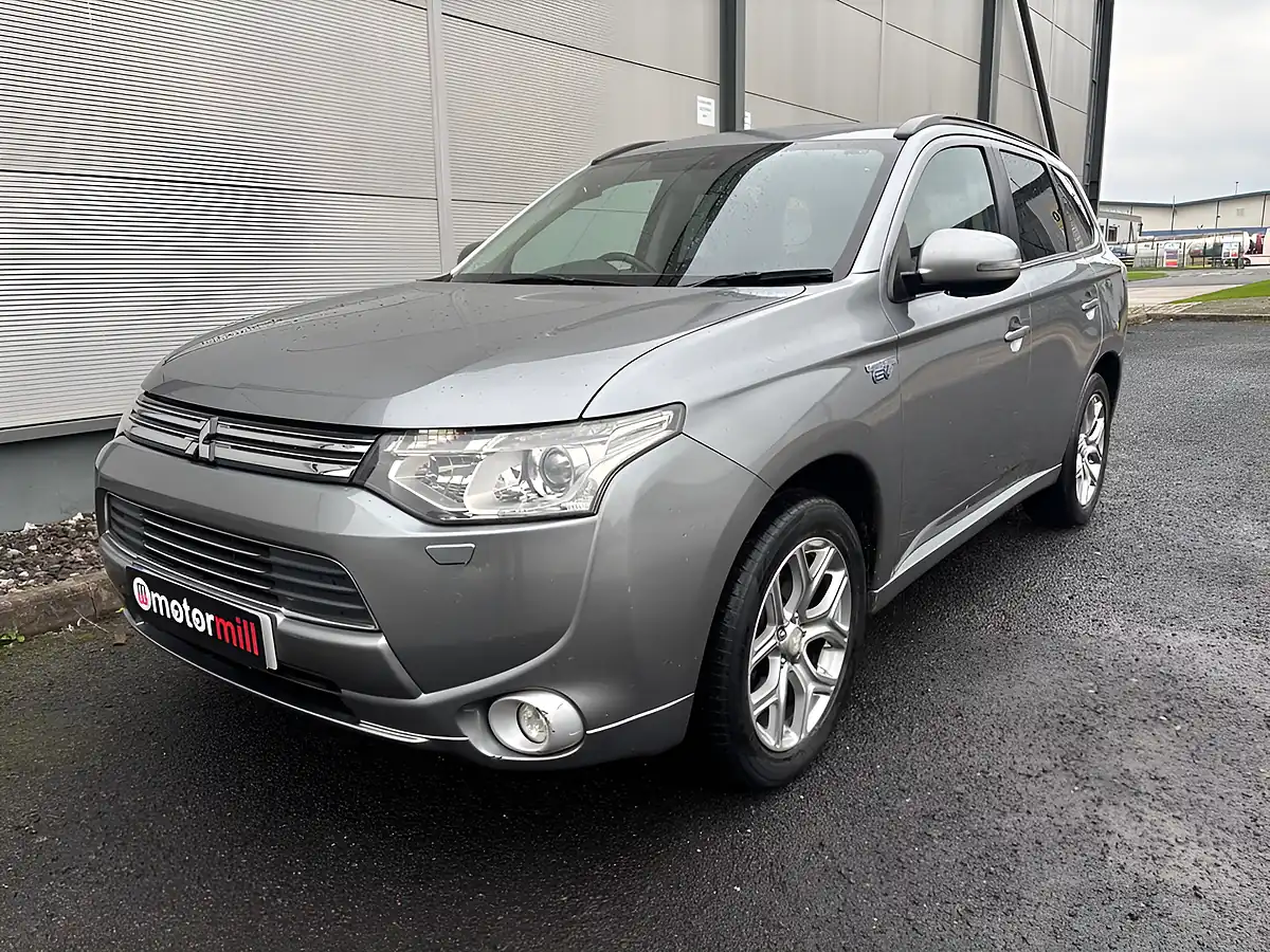 Used 2015 Mitsubishi Outlander GX4h Grey - Interior and Exterior details 7