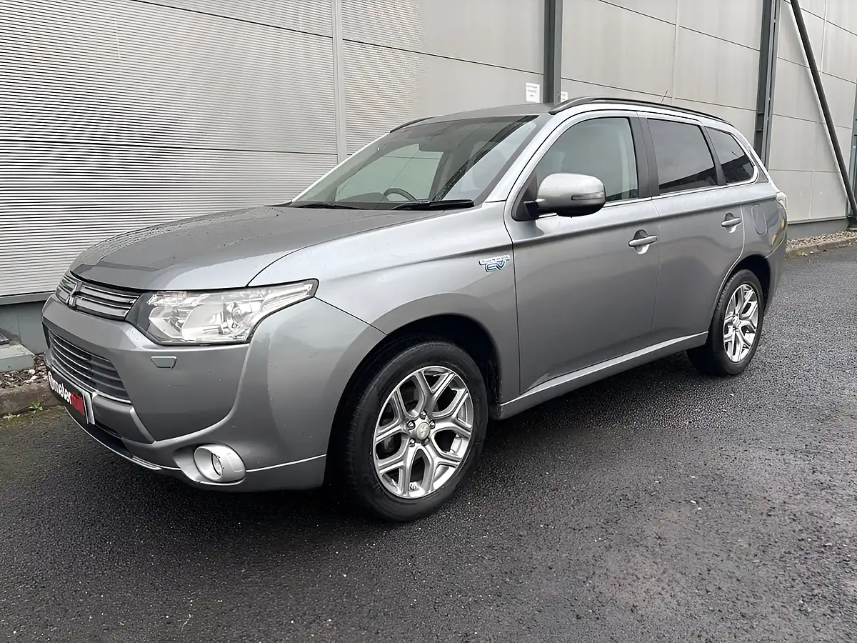 Used 2015 Mitsubishi Outlander GX4h Grey - Interior and Exterior details 9