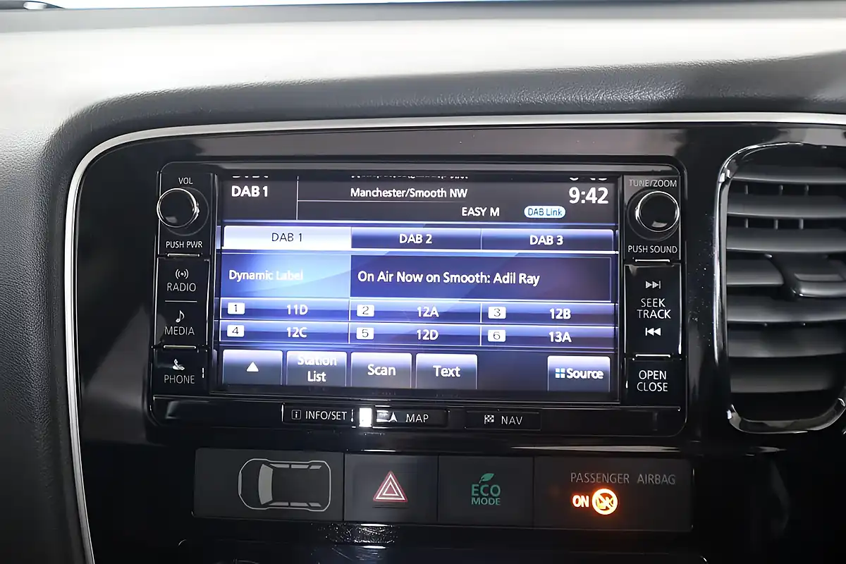 Used 2015 Mitsubishi Outlander GX4h Grey - Interior and Exterior details 14