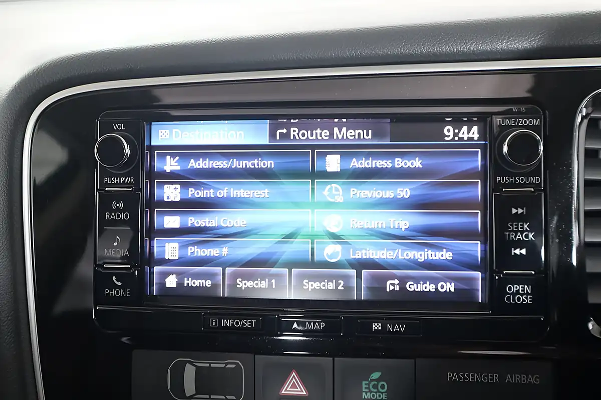 Used 2015 Mitsubishi Outlander GX4h Grey - Interior and Exterior details 16
