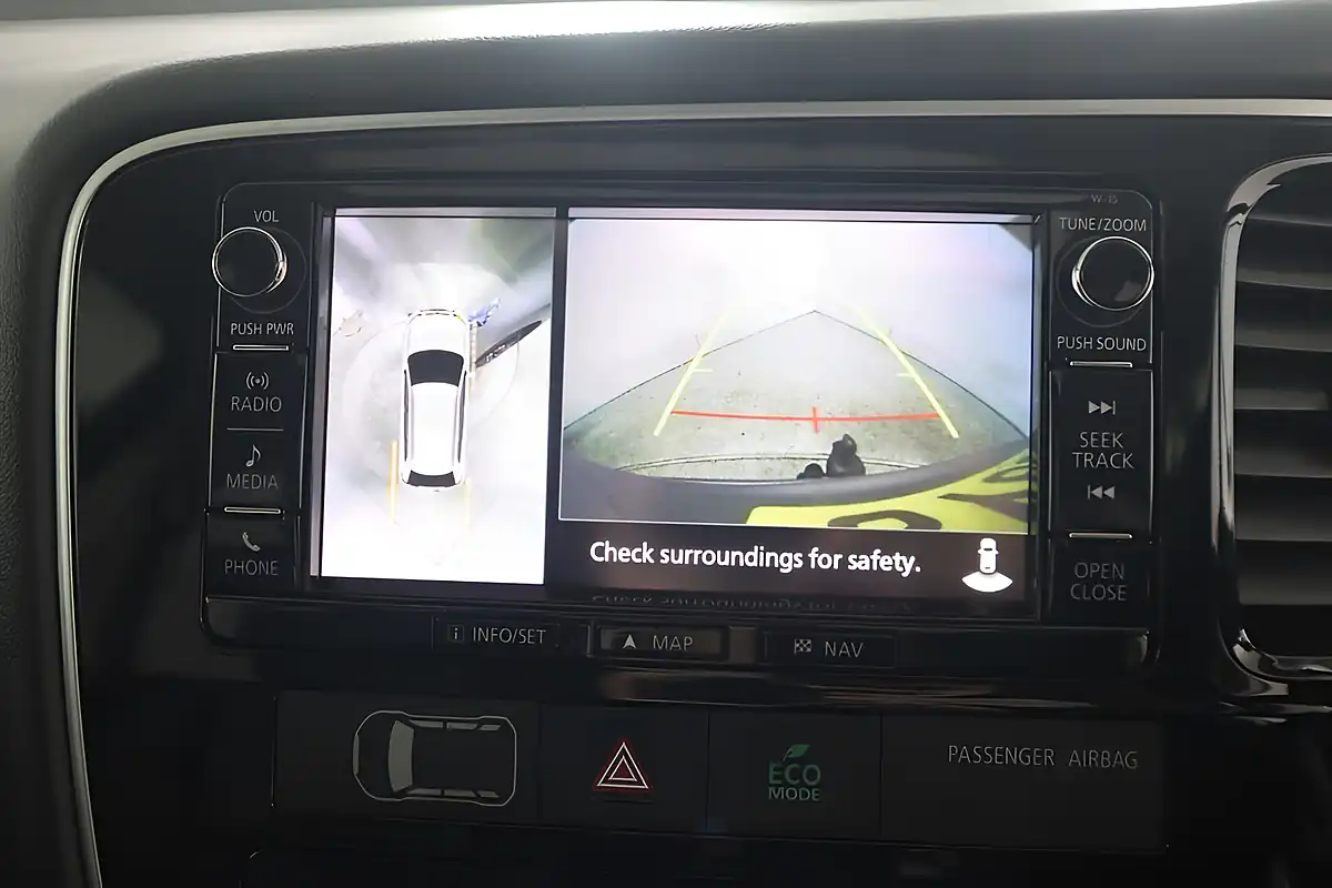 Used 2015 Mitsubishi Outlander GX4h Grey - Interior and Exterior details 17