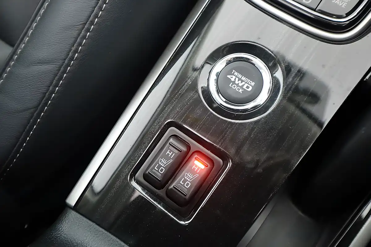 Used 2015 Mitsubishi Outlander GX4h Grey - Interior and Exterior details 18