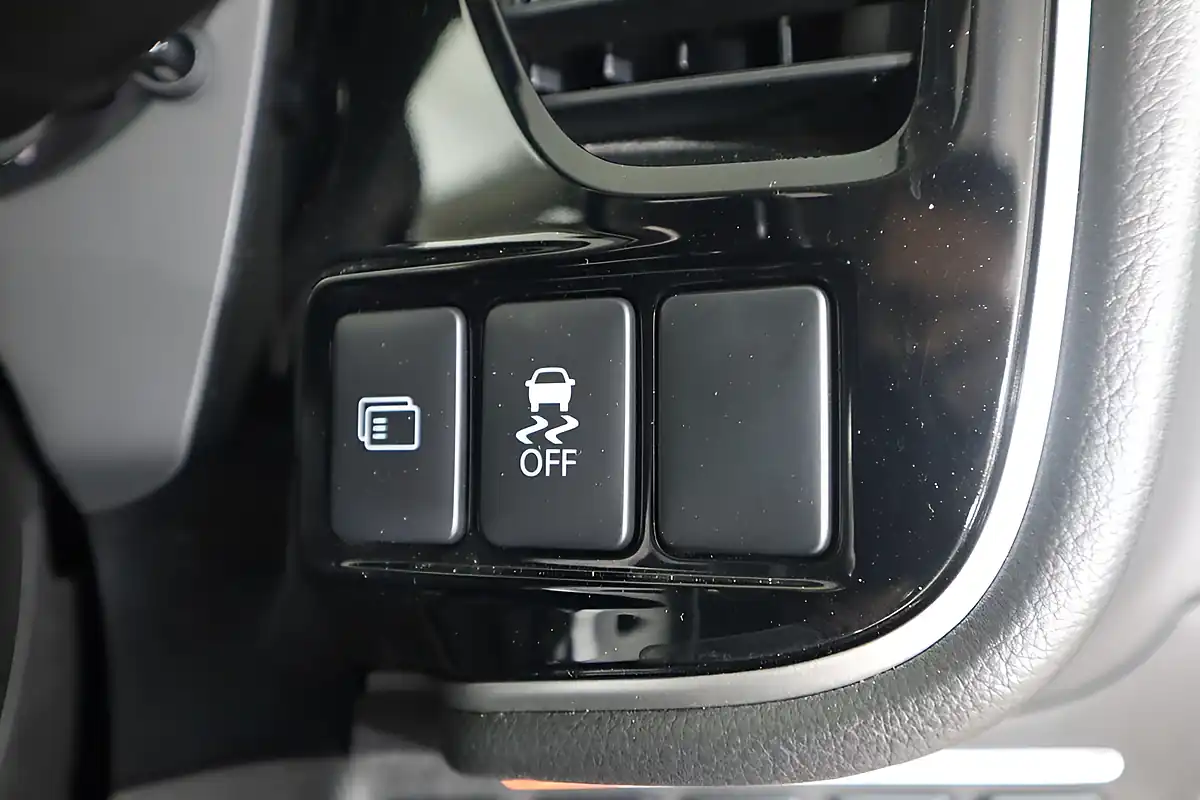 Used 2015 Mitsubishi Outlander GX4h Grey - Interior and Exterior details 19