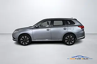 Used 2015 Mitsubishi Outlander GX4h Grey - Interior and Exterior details 8