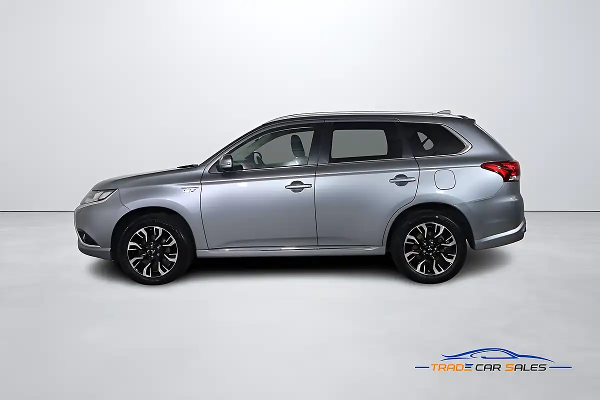 Used 2015 Mitsubishi Outlander GX4h Grey - Interior and Exterior details 8