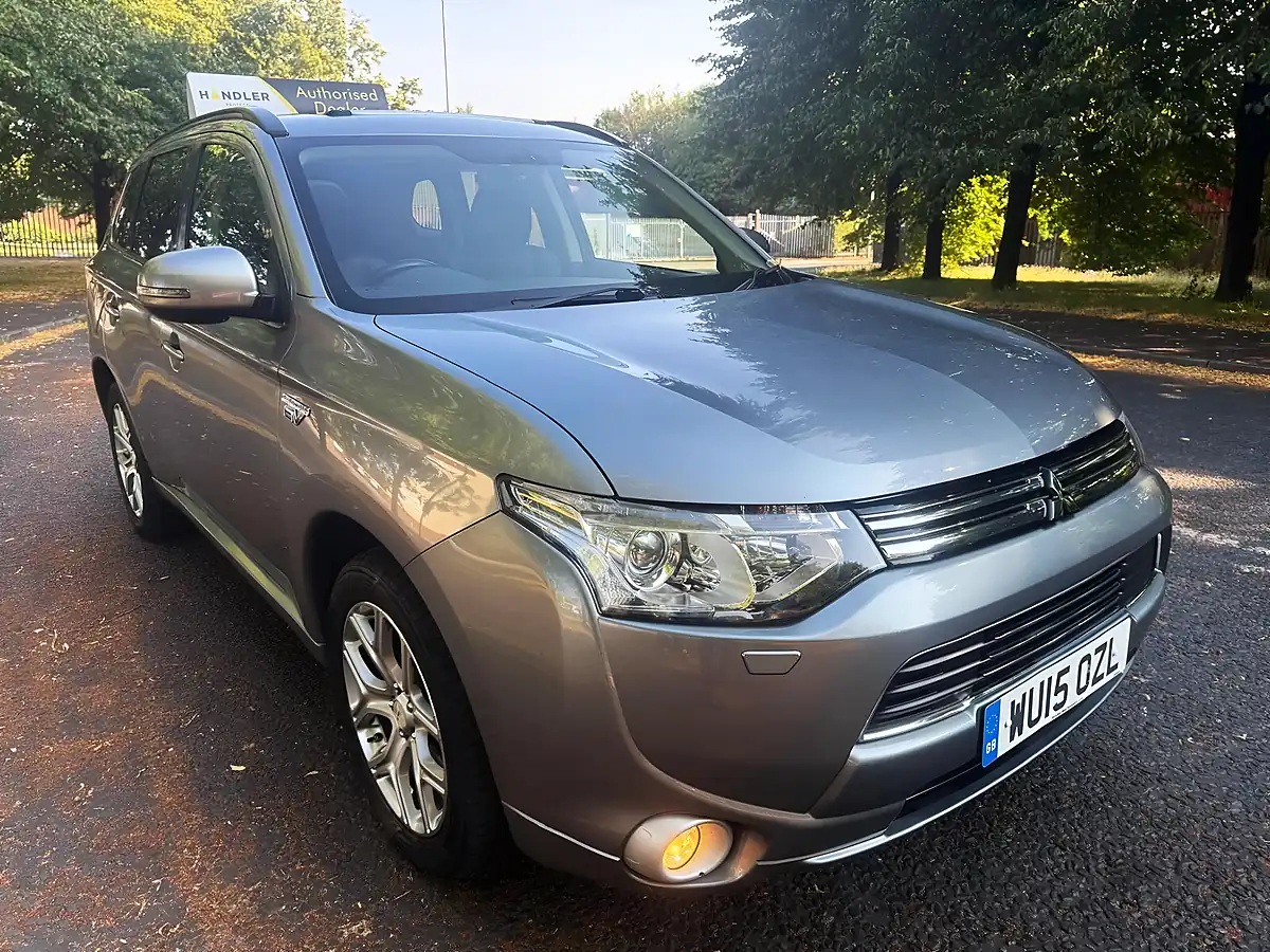 Used 2015 Mitsubishi Outlander GX4h Grey - Interior and Exterior details 10