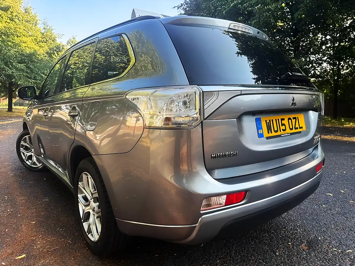Used 2015 Mitsubishi Outlander GX4h Grey - Interior and Exterior details 11