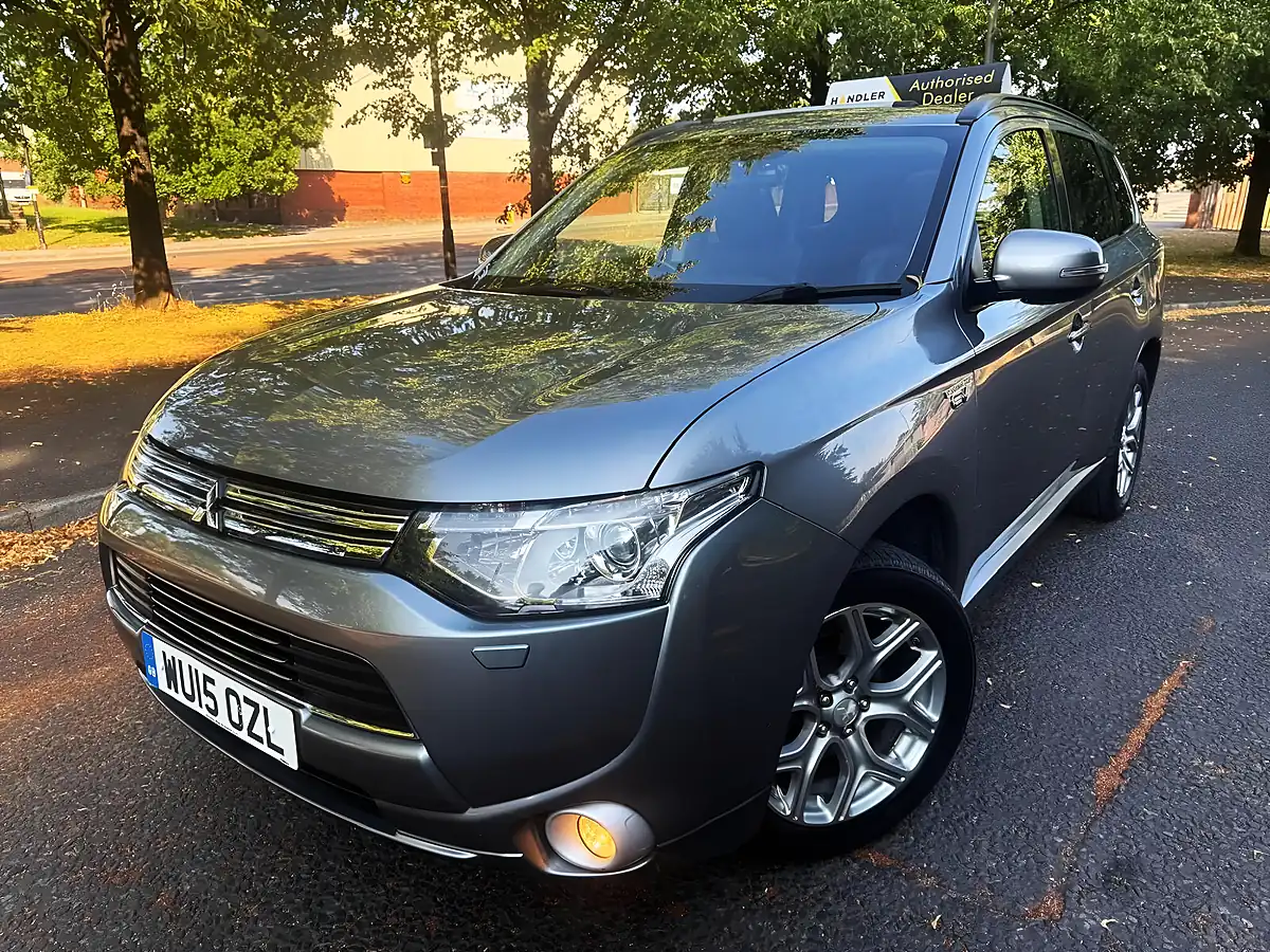Used 2015 Mitsubishi Outlander GX4h Grey - Interior and Exterior details 12