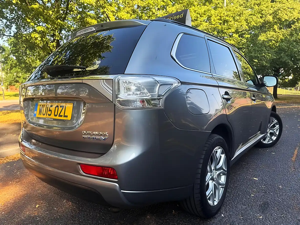 Used 2015 Mitsubishi Outlander GX4h Grey - Interior and Exterior details 13