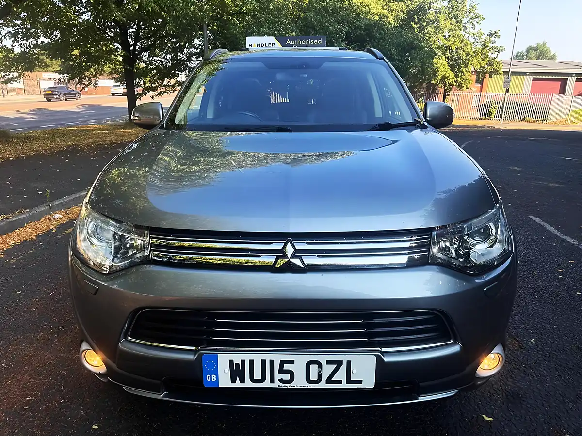 Used 2015 Mitsubishi Outlander GX4h Grey - Interior and Exterior details 3