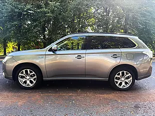Used 2015 Mitsubishi Outlander GX4h Grey - Interior and Exterior details 5