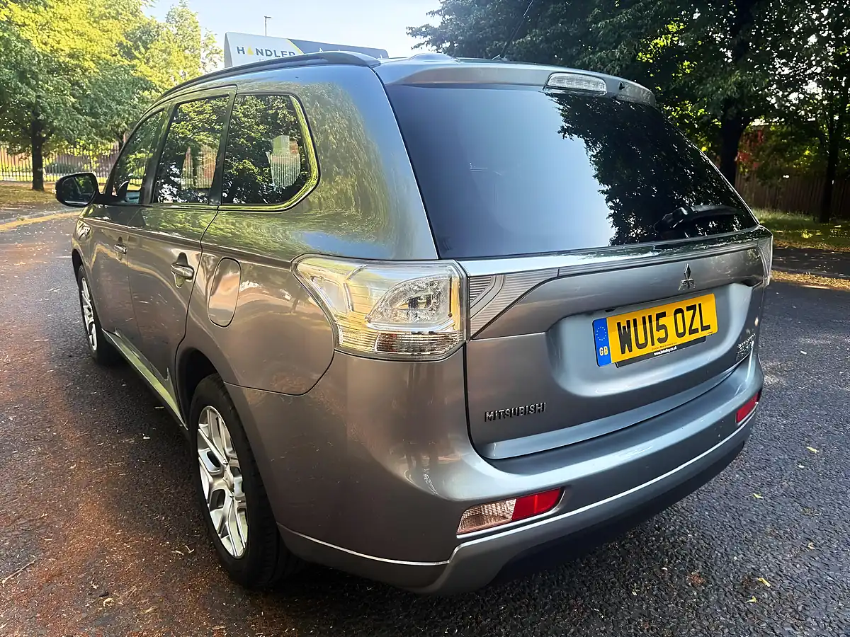Used 2015 Mitsubishi Outlander GX4h Grey - Interior and Exterior details 6
