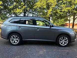 Used 2015 Mitsubishi Outlander GX4h Grey - Interior and Exterior details 9