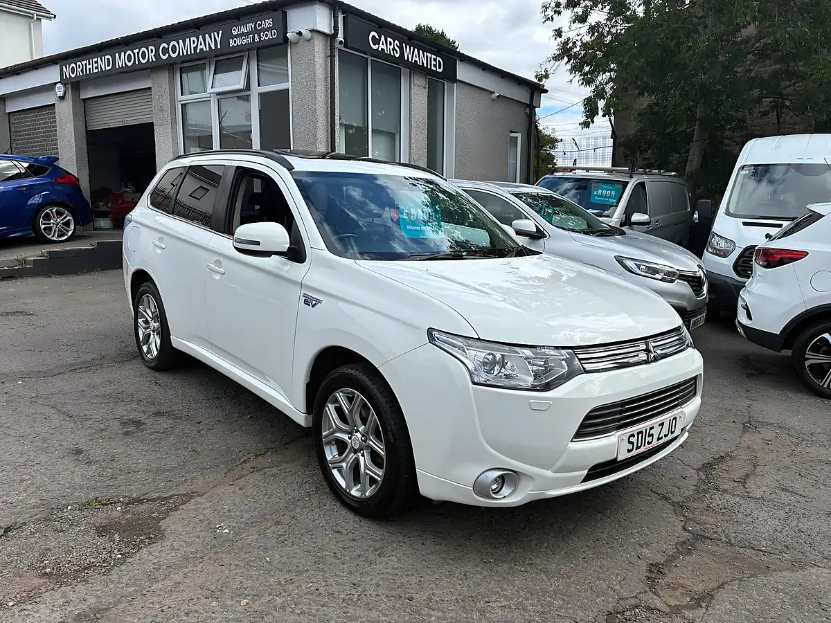 Used 2015 Mitsubishi Outlander GX4h White - Front View