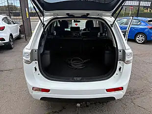 Used 2015 Mitsubishi Outlander GX4h White - Interior and Exterior details 19