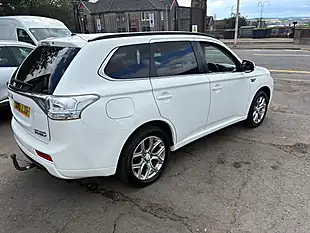 Used 2015 Mitsubishi Outlander GX4h White - Interior and Exterior details 3