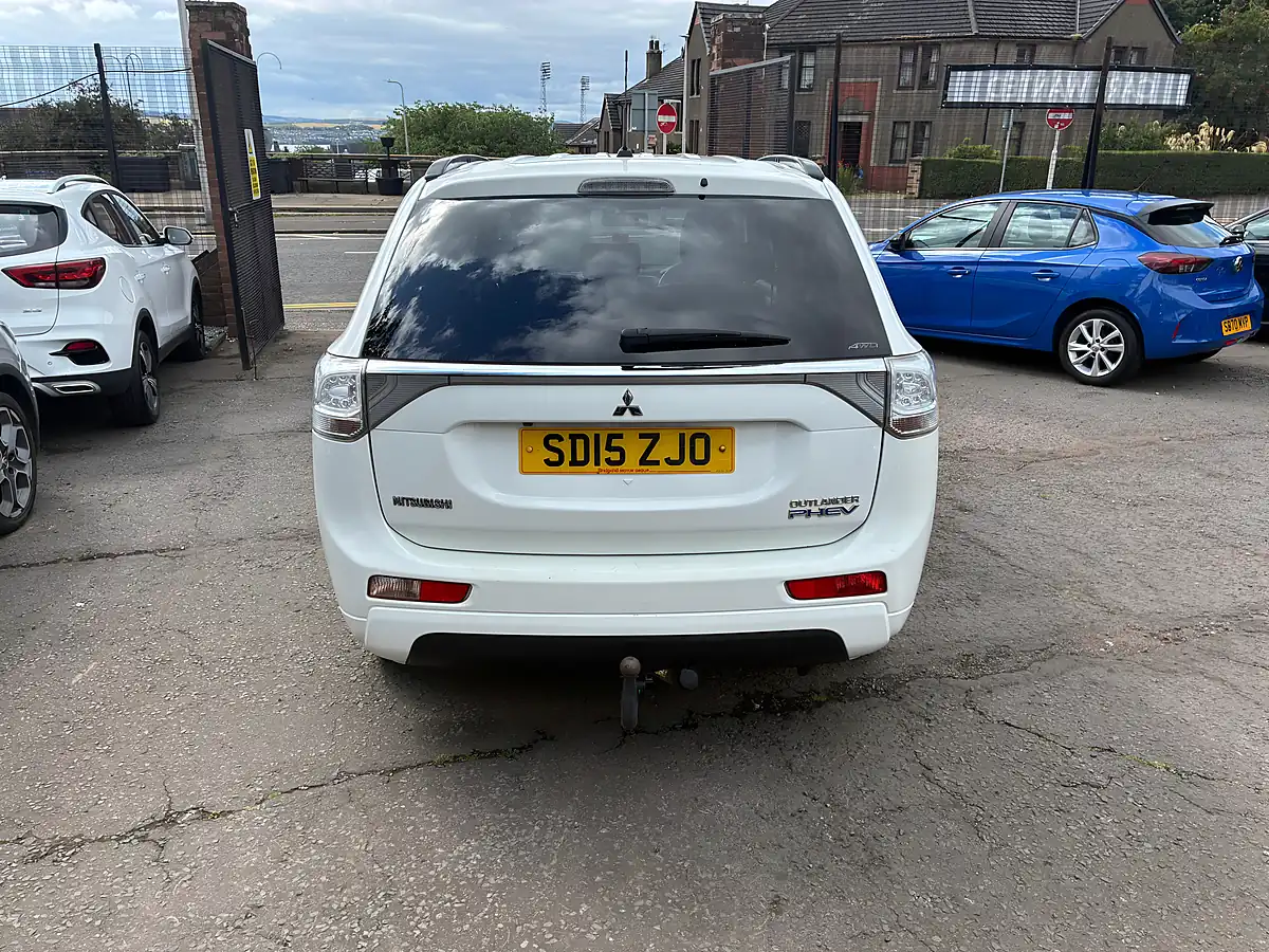 Used 2015 Mitsubishi Outlander GX4h White - Interior and Exterior details 4