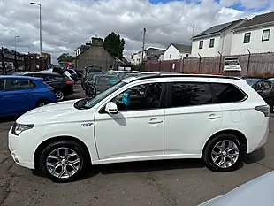 Used 2015 Mitsubishi Outlander GX4h White - Interior and Exterior details 6