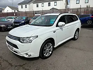 Used 2015 Mitsubishi Outlander GX4h White - Interior and Exterior details 7